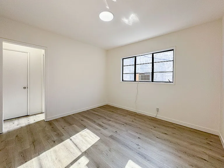 644 Westbourne Dr #8 — Photo 9