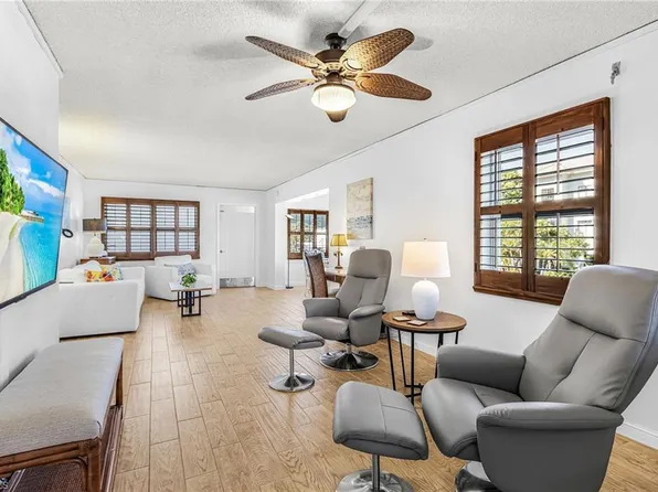 1100 8th Ave S APT 205A, Naples, FL 34102