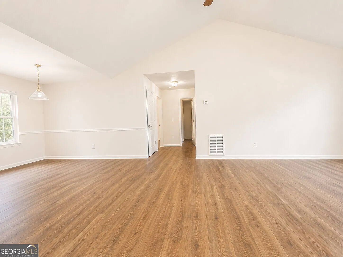 4 bed, 2.0 bath, 2433 sqft, $2,250 — Photo 3