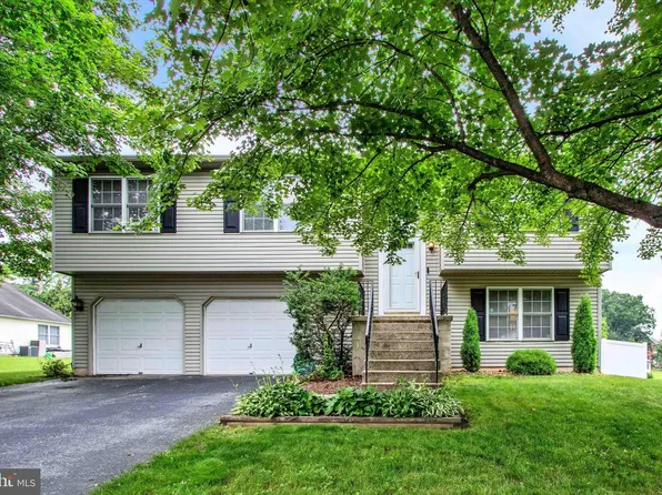 4 Dogwood Dr, Wernersville, PA 19565