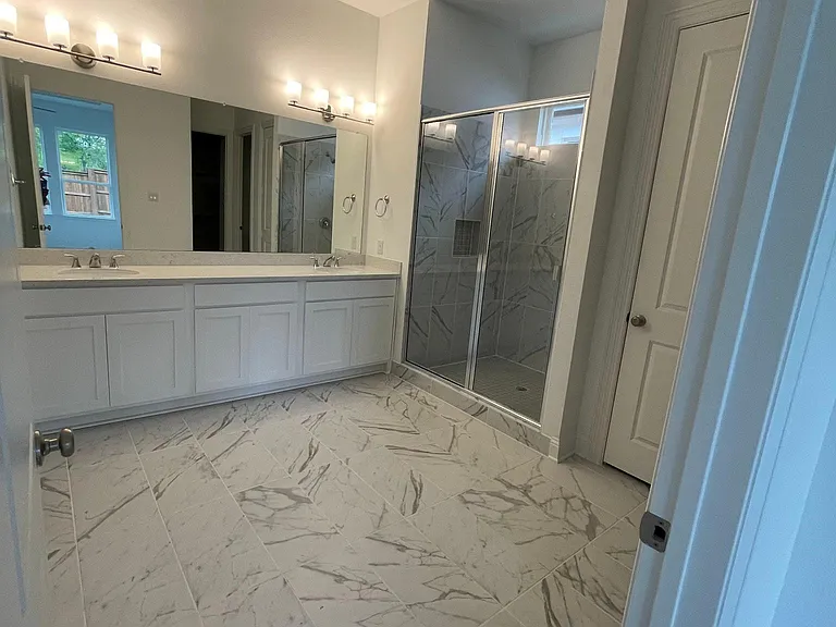 Spacious Master bath