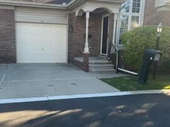 13 Canfield Cir, Dearborn Heights, MI 48127