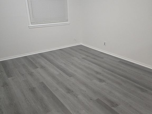 5th image of 172 Woodlawn Cir #1