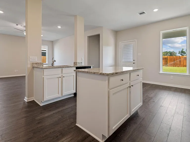 15802 Berry Hill Dr — Photo 10