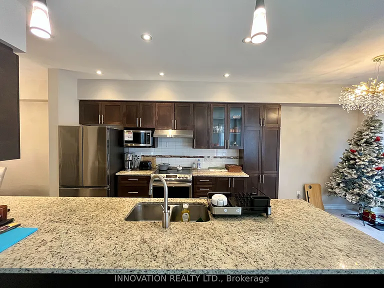 222 Dolce Cres — Photo 13