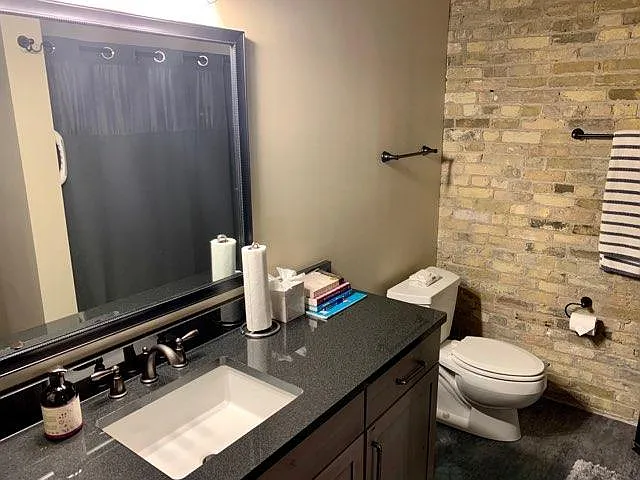 Apartment 626 Bathroom