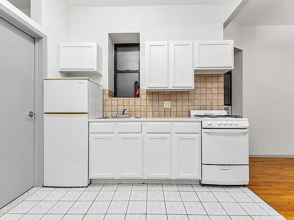 5th image of 406 W 48th St #1RF