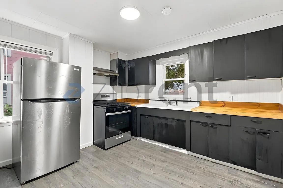 4 bed, 1500 sqft, $2,500 — Photo 1