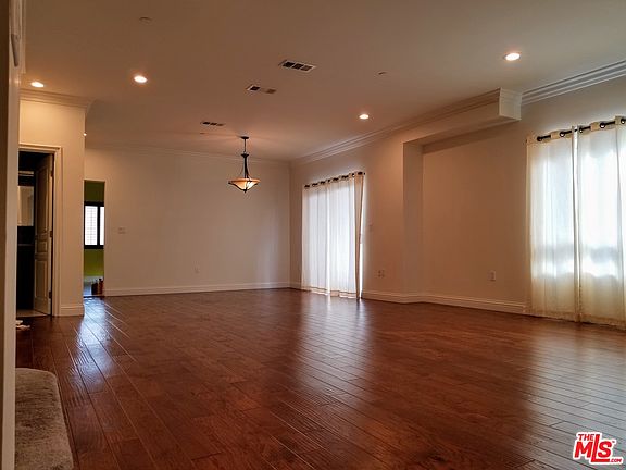 4th image of 12645 Oxnard St Unit 11