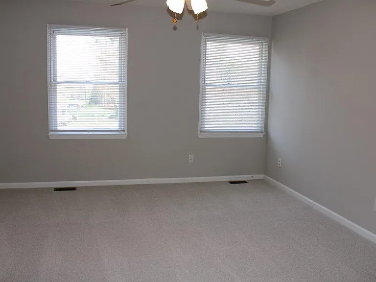 102 Uxbridge Ct — Photo 12
