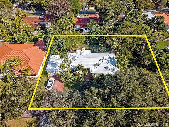 2nd image of 1115 Country Club Prado
