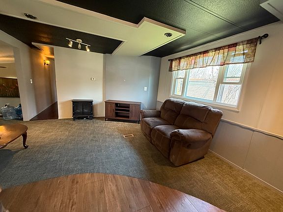 5th image of 157 Knollwood Cir