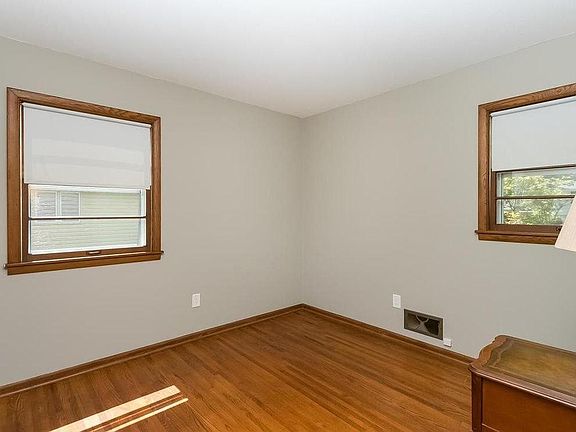 5th image of 1808 Cressy Ave