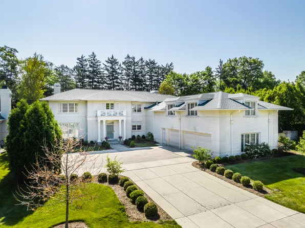 8537 Oakmont Ln, Indianapolis, IN 46260