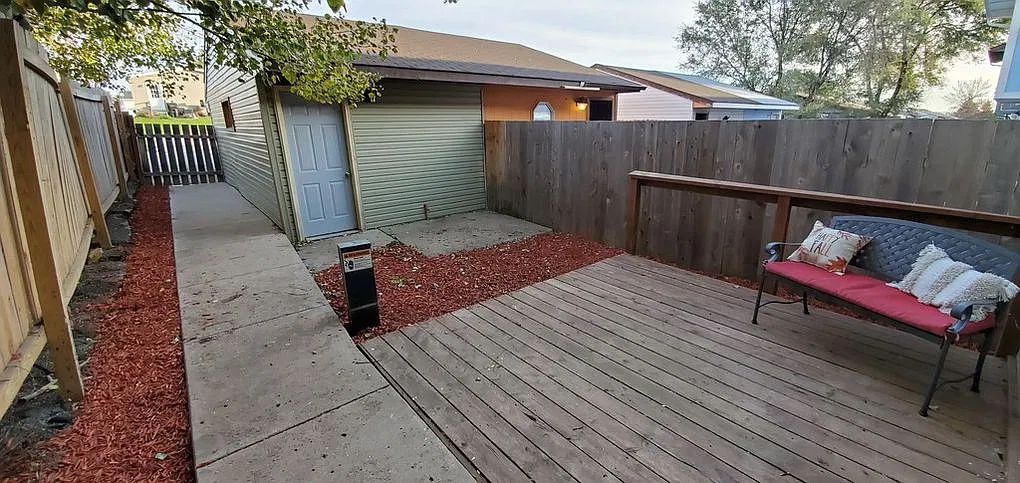 Cute 2br/1ba With Fenced Yard And 1-Car Garage! — Photo 2