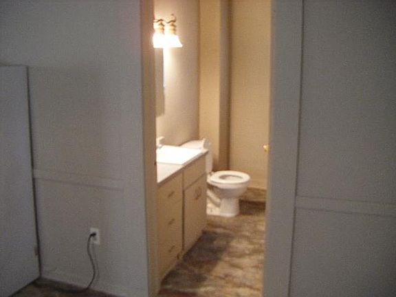 5th image of 902 Clay St