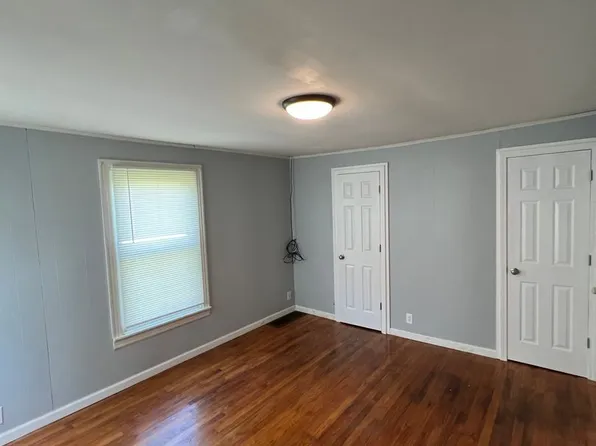 510 W 5th St, Benton, IL 62812