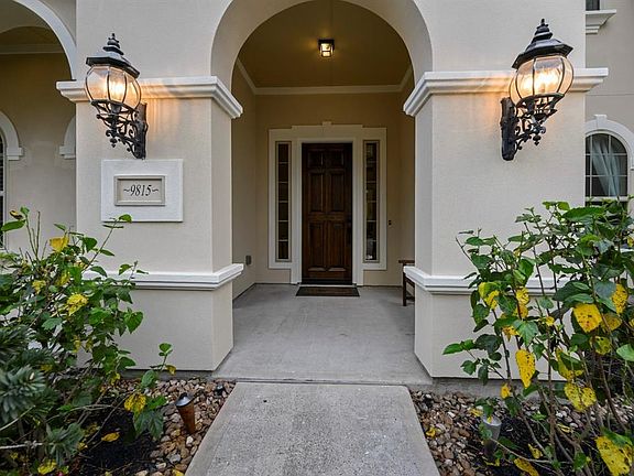 4th image of 9815 Vintage Villa Dr
