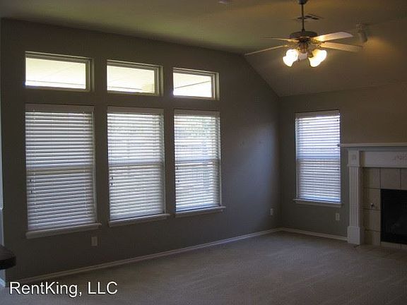 3rd image of 528 Woodsong Dr