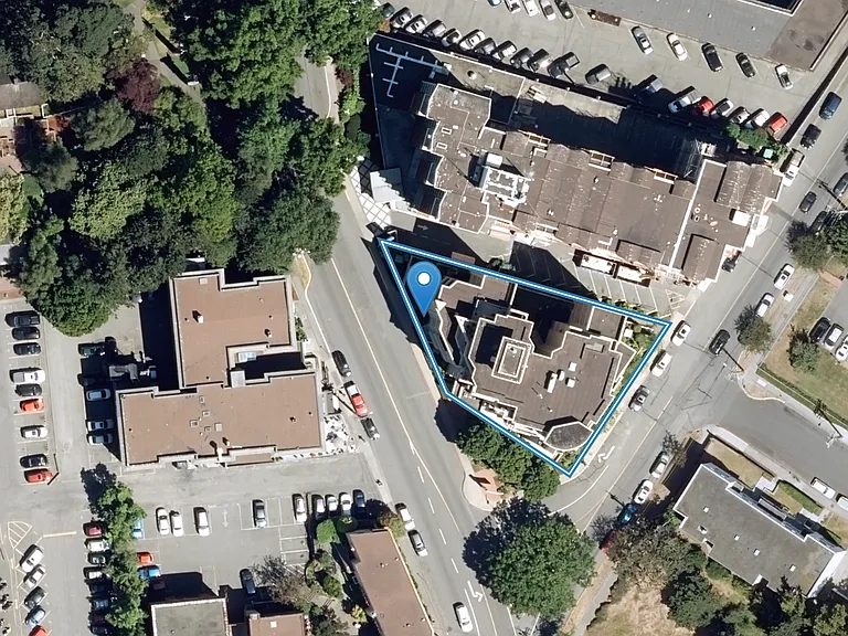 Douglas St — Photo 28