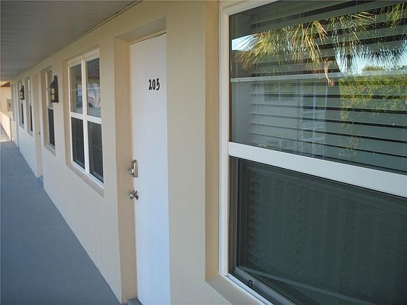 4th image of 51 Woodland Dr