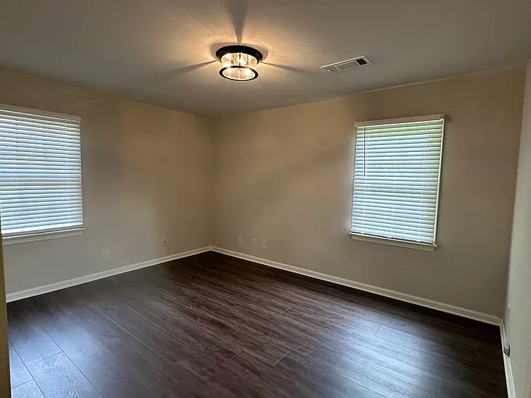 350 Riverdale Dr — Photo 15