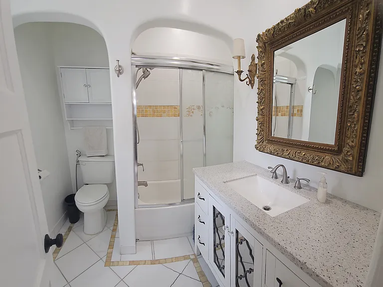 1433 Livonia Ave #UPSTAIRS — Photo 5