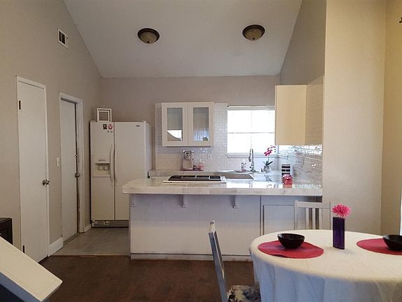 2nd image of 1043 E Ferguson Ave