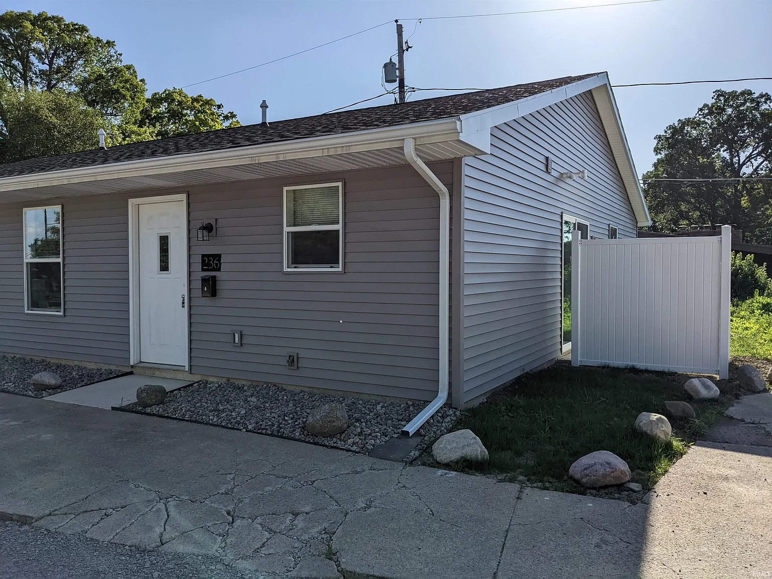 2 bed, 1.0 bath, 950 sqft, $1,175 — Photo 1