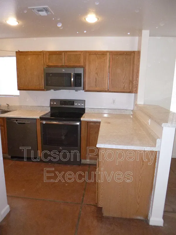 5 bed, 2.0 bath, 1850 sqft, $1,850 — Photo 2