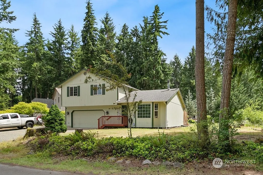 22303 Blue Lake Court SE photo 1