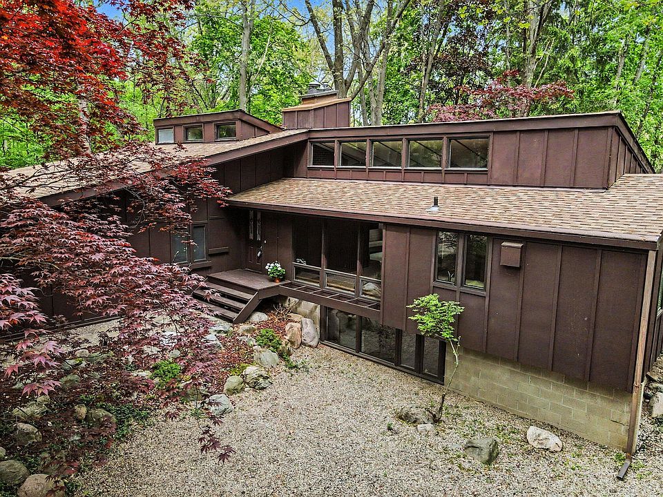 1st image of 1000 Carolee Ln