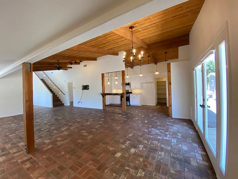 3010 N Broadway — Photo 16