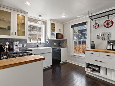 66 Navasota St, Austin, TX, 78702