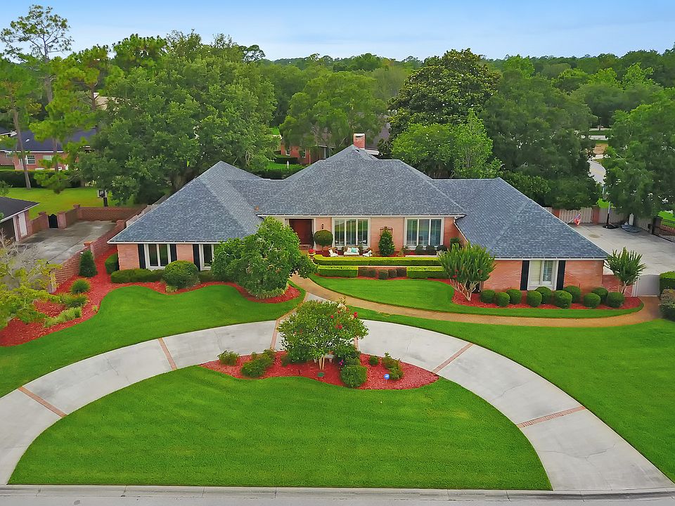 Expansive Brick Beauty!