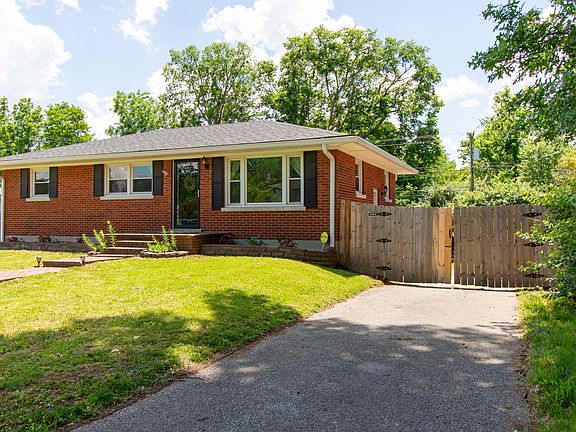 2nd image of 1182 Oakwood Dr