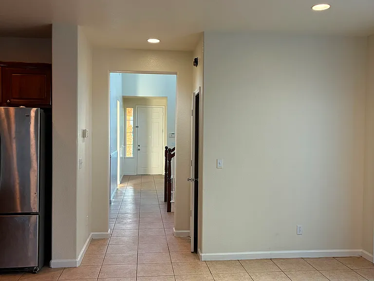 484 S Central Pkwy — Photo 27