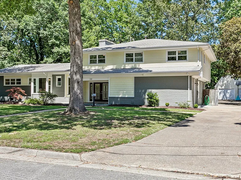 112 Leslie Dr — Photo 3