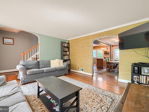 5th image of 7042 Heathfield Rd