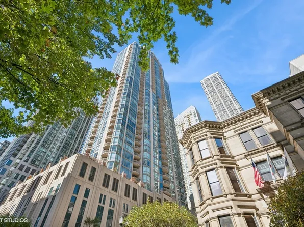 21 E Huron St APT 2601, Chicago, IL 60611
