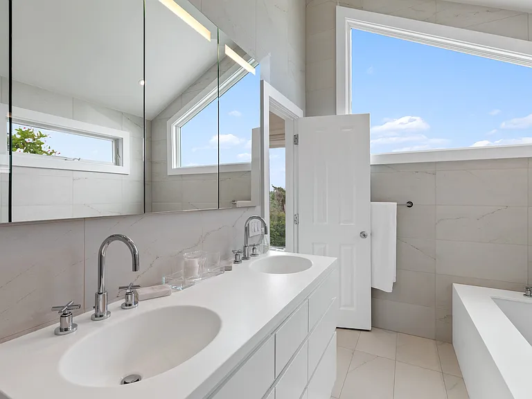 114 Dune Rd — Photo 26