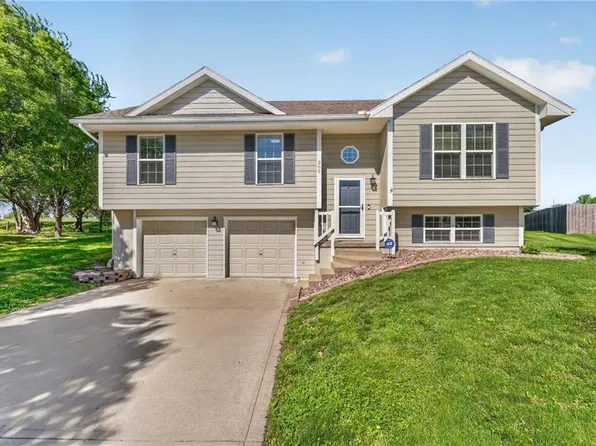 202 E 22nd St, Kearney, MO 64060