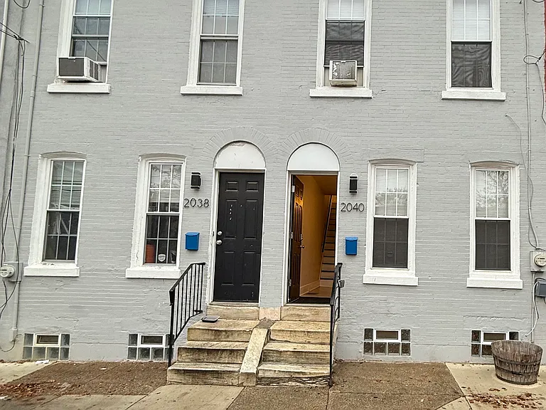 2040 N Darien St — Photo 2