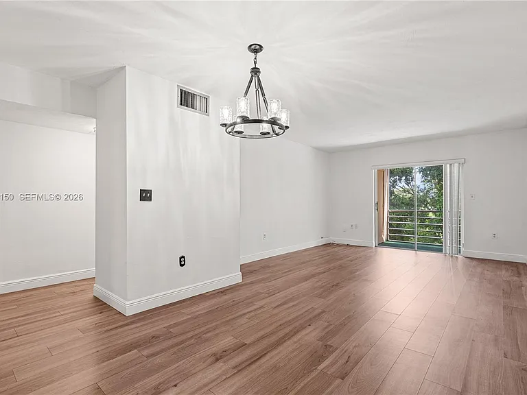 15888 SW 95th Ave #317 — Photo 4