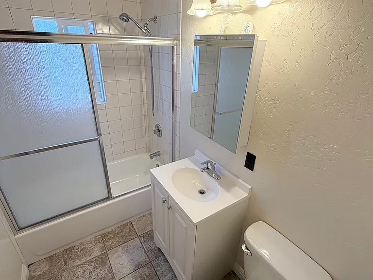 1608 S 42nd St — Photo 10