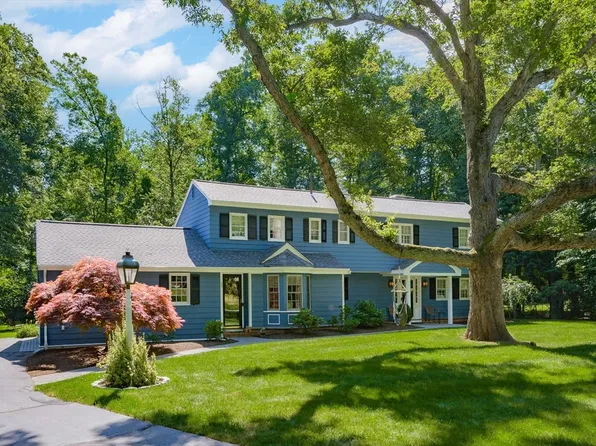 17 Red Gate Ln, Southborough, MA 01772