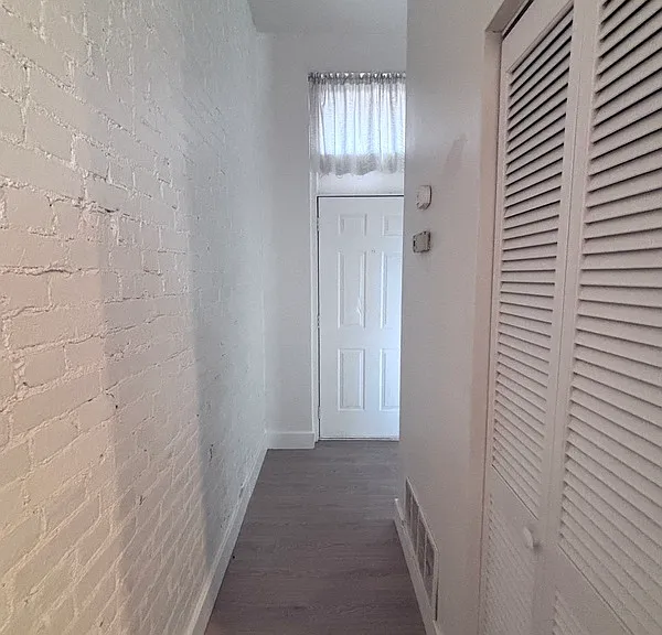 1704 S Tucker Blvd #B — Photo 1