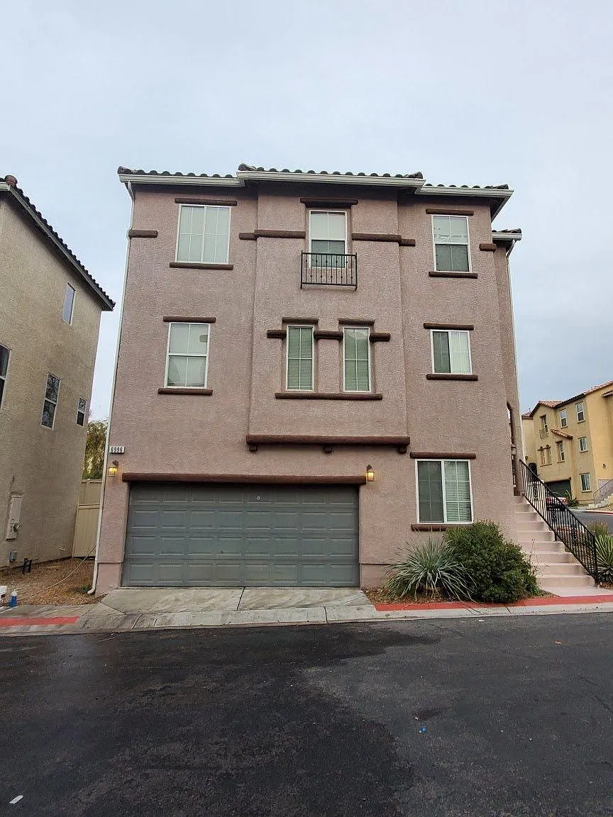 3 bed, 1364 sqft, $1,800 — Photo 1