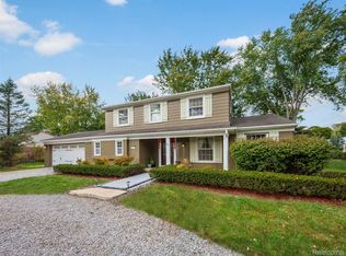 19938 S Waltham Rd, Beverly Hills, MI 48025