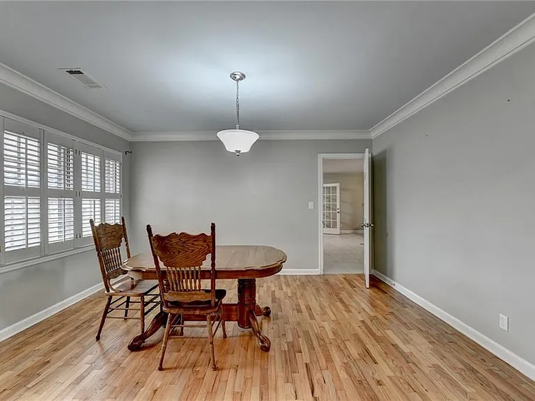 8 Highland Ln — Photo 11